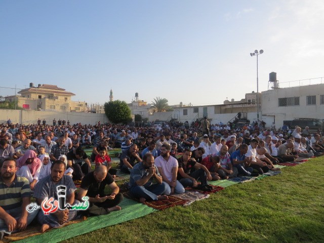  كفرقاسم - فيديو : تتصافح الايدي وتتعانق الرقاب في صلاة عيد الاضحى المبارك في المصلى ومشاركة واسعة مع الابتسامة 